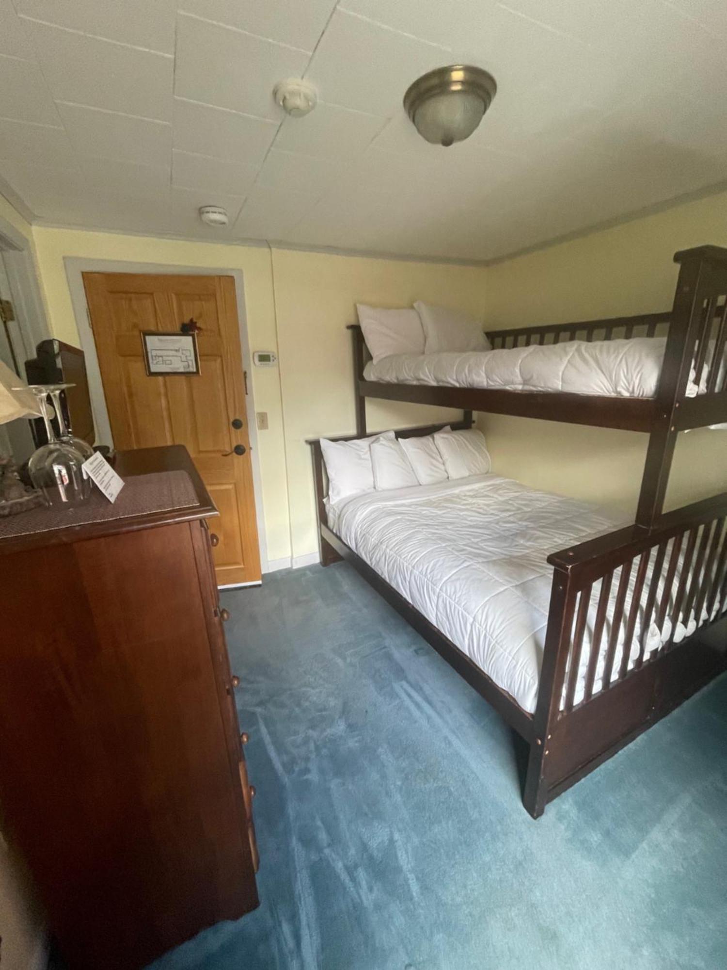 The Vermont Inn Mendon エクステリア 写真