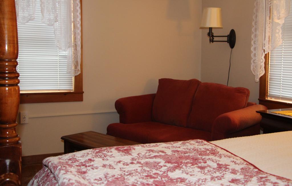 The Vermont Inn Mendon エクステリア 写真